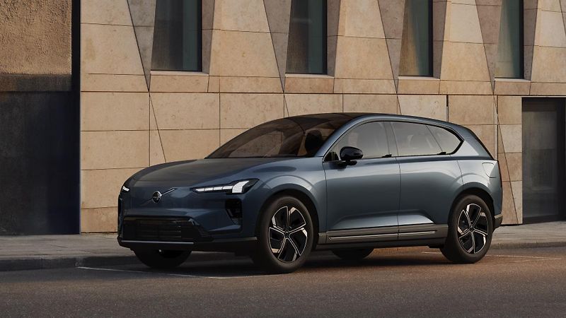Volvo EX60 (2026) PURE ELECTRIC PLUS - fotka 7 z 11