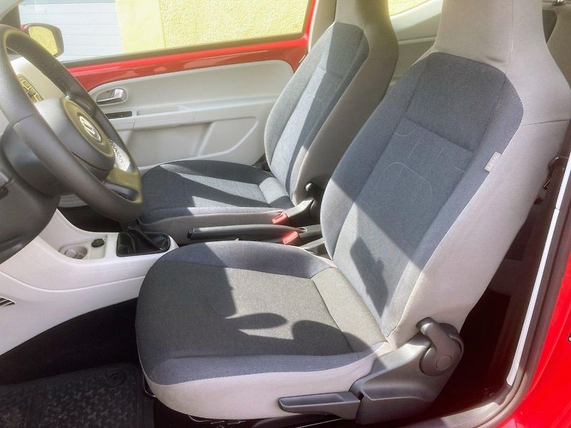 Volkswagen up! 1,0 MPi (44kW)*STK DO 4/2028* - fotka 13 z 14