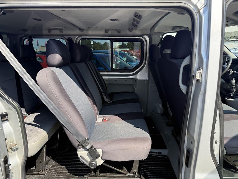 Renault Trafic 2.5 DCI PASSENGER 9 MÍST - fotka 10 z 13