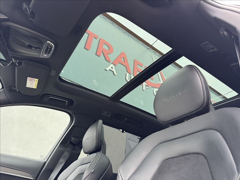 Volvo XC90 2,0 T6 AWD Drive-E 2.0L R-Desi - fotka 24 z 50
