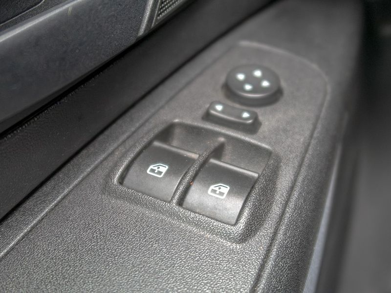 Fiat Grande Punto (2007) 1.4i 2x KOLA – PO SERVISU - fotka 23 z 37