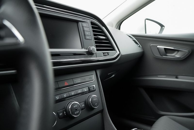 Seat Leon 1.4 TSI STYLE nové rozvody - fotka 26 z 33