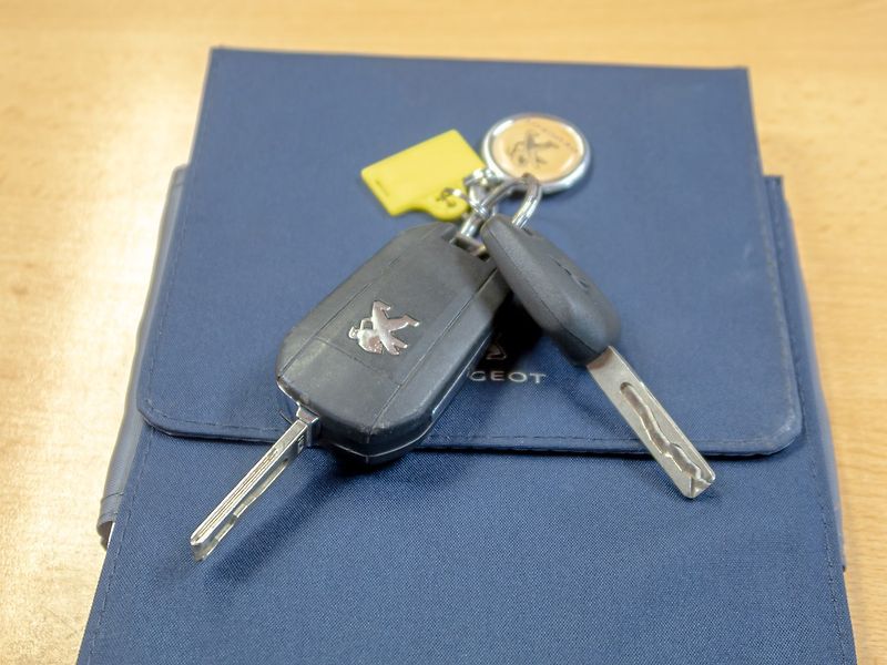Peugeot 208 (2016) ČR 1.6HDI – PO SERVISU - fotka 45 z 45