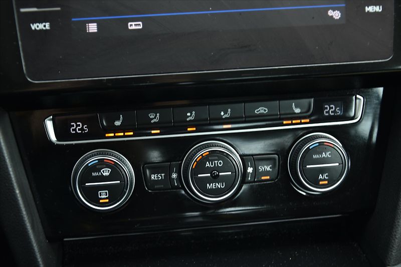 Volkswagen Passat 2.0TDi 110kW DSG LED HIGHLINE - fotka 24 z 27