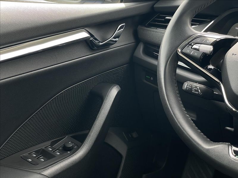 Škoda Octavia 2,0 TDI DSG Style Plus TAŽNÉ - fotka 14 z 22