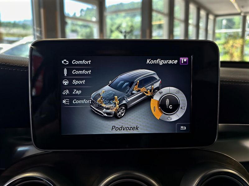 Mercedes-Benz GLC 350 e 4MATIC 235kW Plug-In DPH - fotka 15 z 26