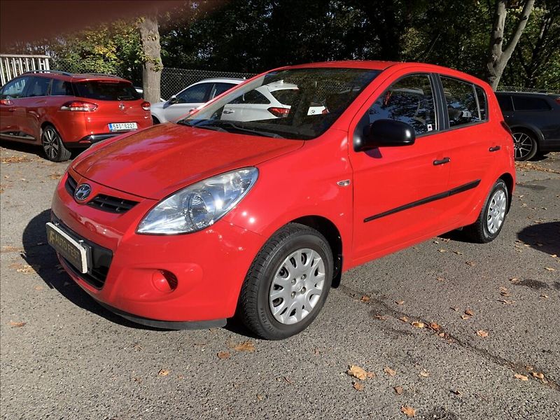 Hyundai i20 1,3 i - fotka 1 z 17
