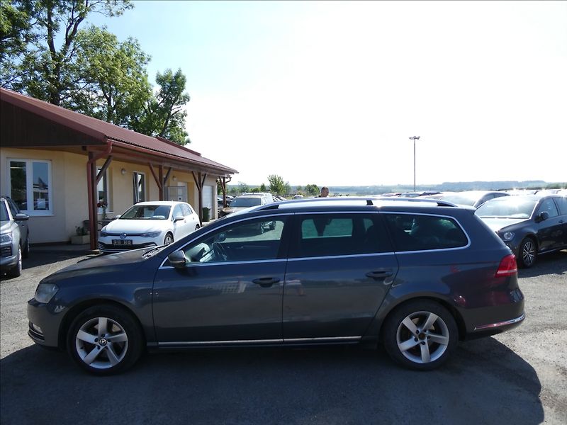 Volkswagen Passat 2,0 TDi 103kW 4MOTION,serviska - fotka 4 z 39