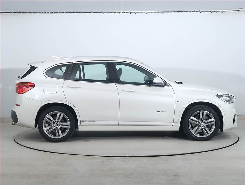 BMW X1 (2017) M Sport xDrive20d, 4X4 - fotka 6 z 23