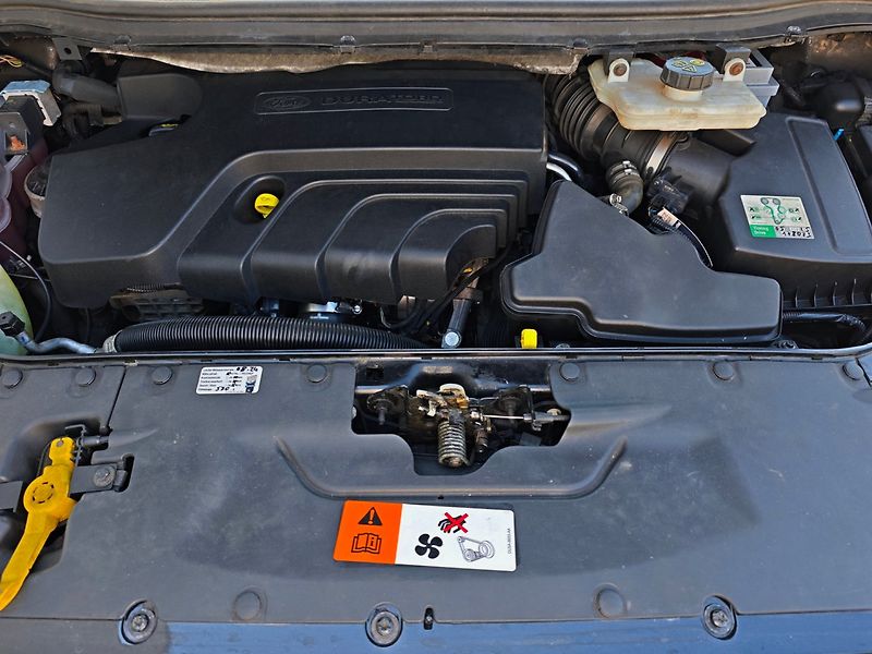 Ford S-MAX (2015) 2.0 TDCI 110kW NAVI 7 míst - fotka 31 z 42