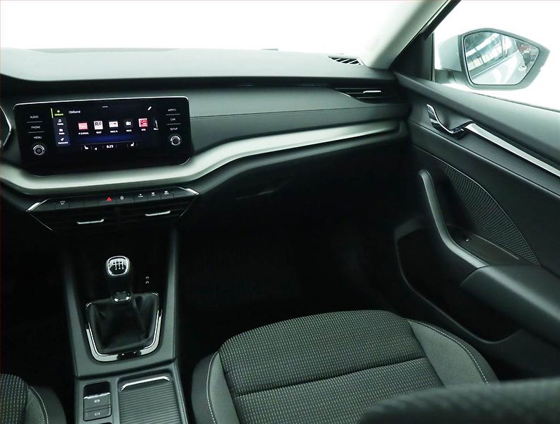 Škoda Octavia (2023) Ambition 2.0 TDI, ČR,1.maj - fotka 8 z 15