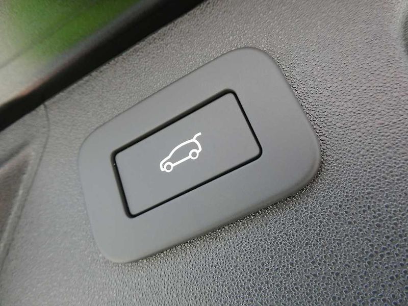 Land Rover Discovery Sport 1,5 Dynamic Se P270e - fotka 36 z 40