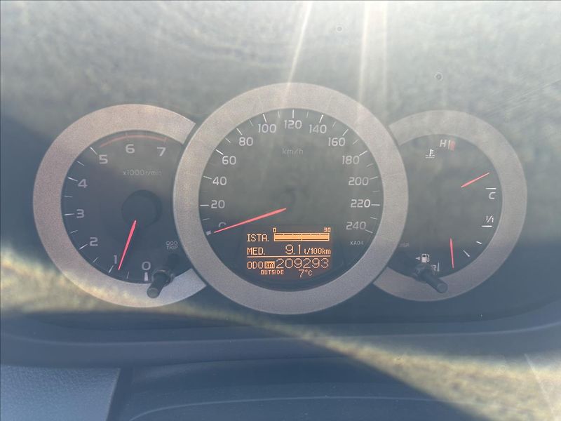 Toyota RAV4 2,2 D-4D BEZ KOROZE PO SERVISE - fotka 15 z 21