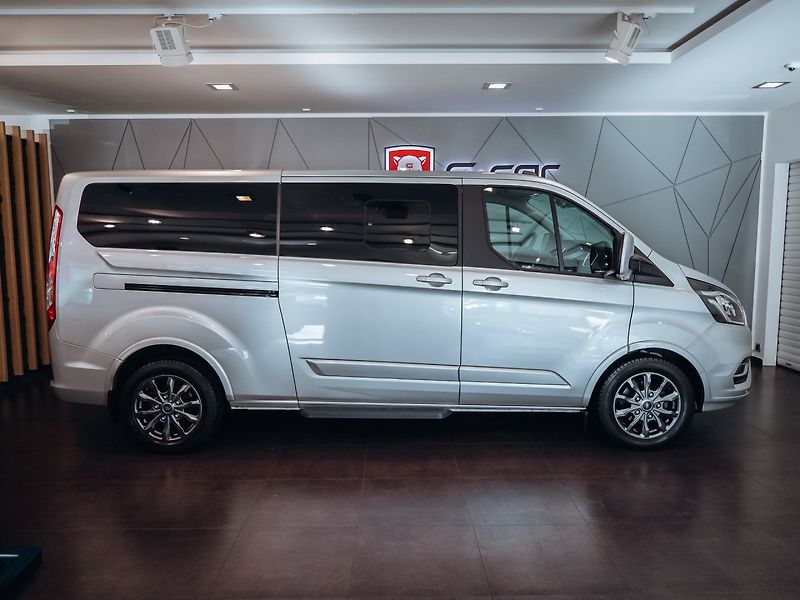Ford Tourneo Custom 2.0TDCi Titanium AT 125 kW L2 - fotka 4 z 27