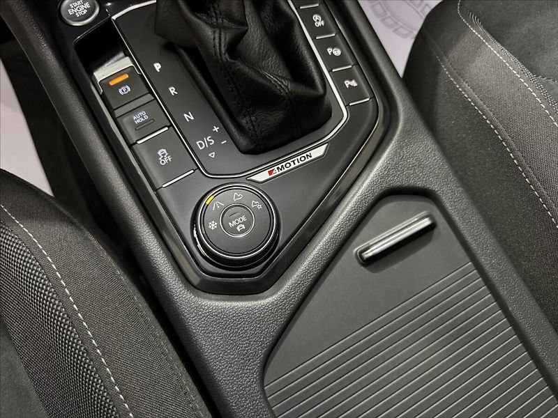 Volkswagen Tiguan 2,0   TDI 140KW HIGHLINE LED - fotka 18 z 38