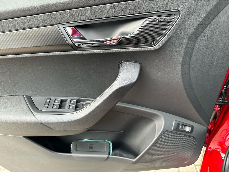 Škoda Karoq Sportline 2,0 TSI 140 kW 7-stu - fotka 19 z 22