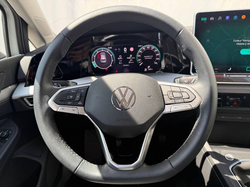 Volkswagen Golf (2024) 1.5 TSI 85 kW People - fotka 10 z 23