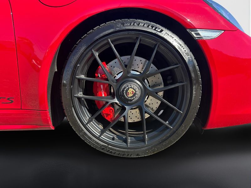Porsche 911 Carrera 4 GTS Coupe - fotka 13 z 29