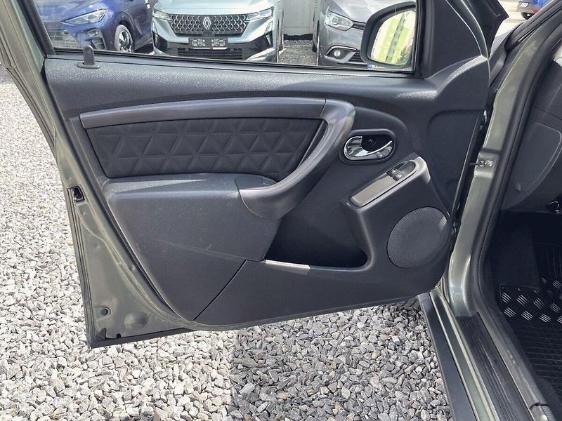 Dacia Duster (2015) 1.6, 84kW,Klima,ČR - fotka 20 z 26