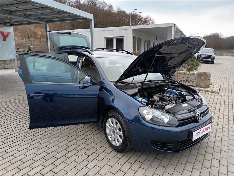 Volkswagen Golf 1,2 TSI,KLIMA,VÝHŘEV,SERVISKA - fotka 28 z 40