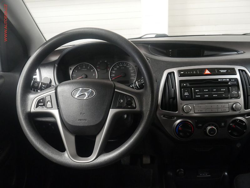 Hyundai i20 (2012) 1.2i, AC - fotka 14 z 17