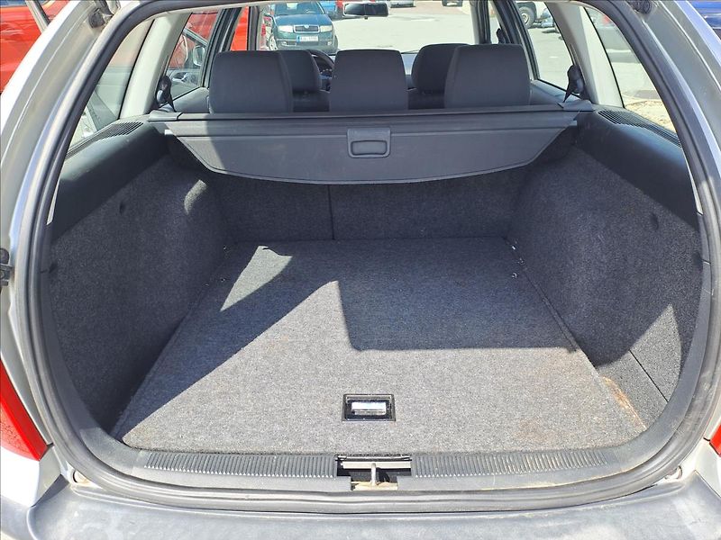 Škoda Octavia 1,6 i TOUR,KLIMA - fotka 13 z 14