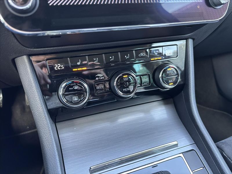 Škoda Superb 2,0 TDi AT Style SERVIS - fotka 29 z 43