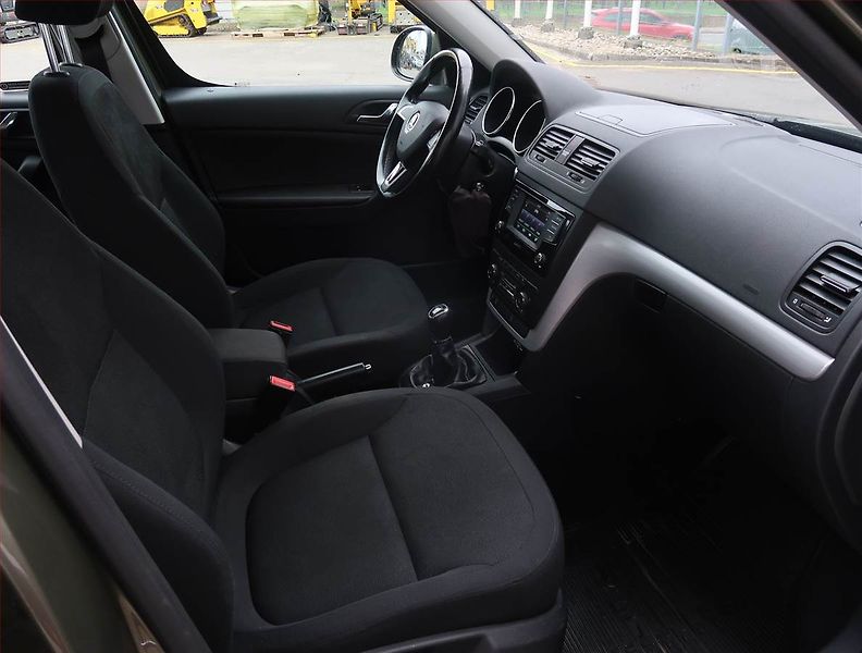 Škoda Yeti (2015) Ambition Plus 1.2 TSI - fotka 9 z 17