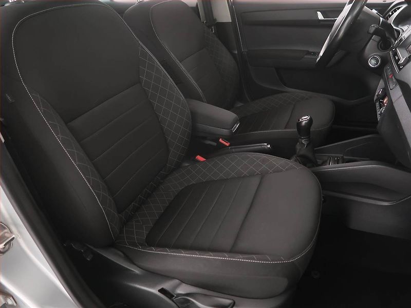 Škoda Fabia (2017) Style 1.2 TSI, Serv.kniha - fotka 9 z 20