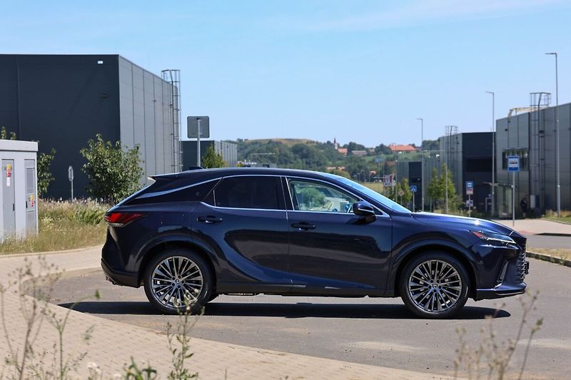 Lexus RX 450h plus 450H 2,5 PHEV LUXURY - fotka 6 z 29