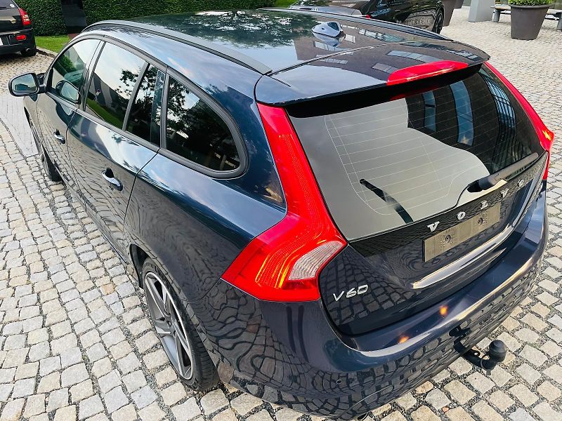 Volvo V60 2.0D3 5VÁLEC SERVISKA TAŽNÉ - fotka 18 z 45