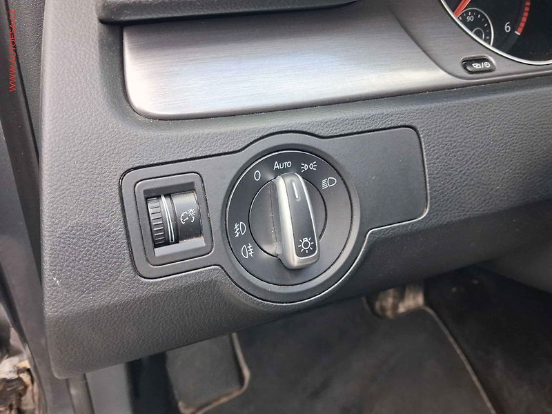 Volkswagen Passat (2014) 2.0TDi, DSG, bixen, navi - fotka 15 z 18