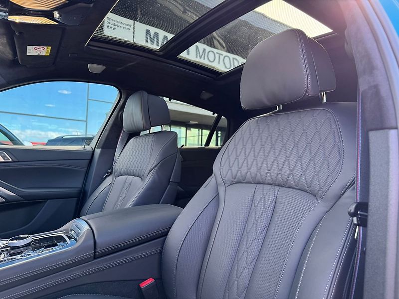 BMW X6 M60i xDrive TOP - fotka 29 z 31