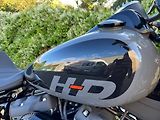 Harley-Davidson FXFBS Softail Fat Bob 114cui (2022) AKČNÍ CENA - náhled 10