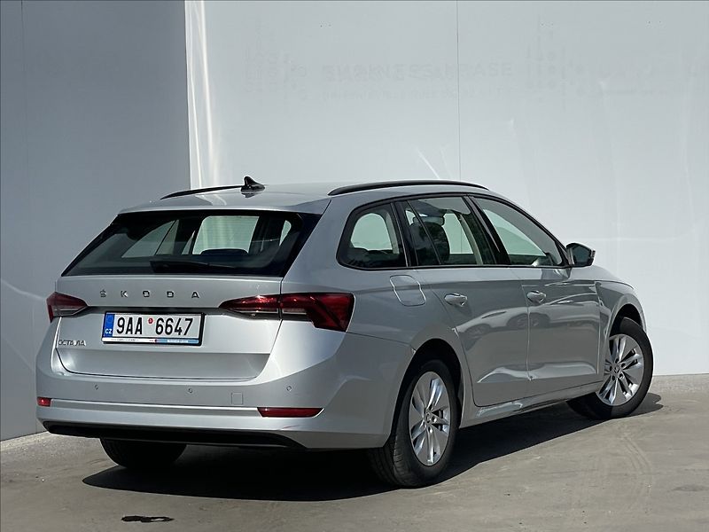 Škoda Octavia 2,0 TDI Combi Ambition Plus - fotka 3 z 22