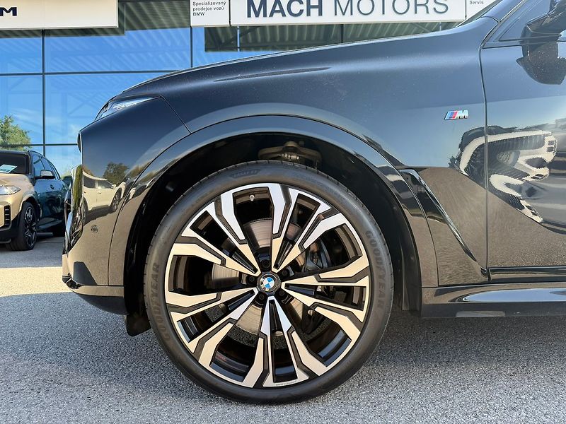 BMW X7 xDrive40d TOP stav - fotka 11 z 40