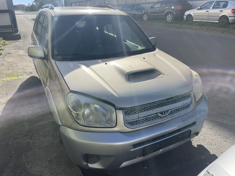 Toyota RAV4 (2002) 2.0 D4D 85Kw NÁHRADNÍ DÍLY - fotka 4 z 7