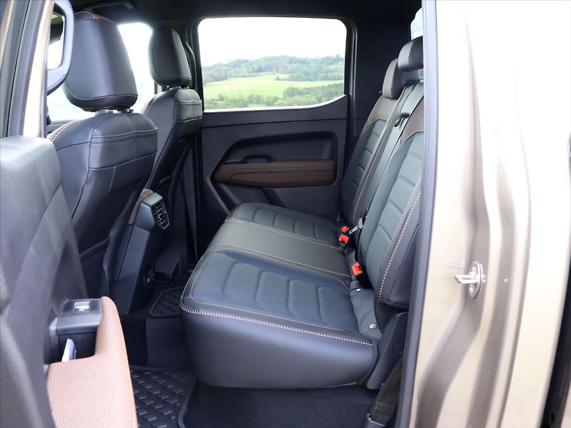 Volkswagen Amarok 3,0 TDi PanAmericana 10AUT 4x4 - fotka 14 z 40