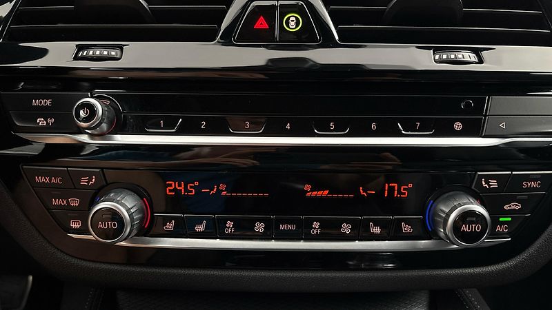 BMW Řada 5 540i AUT xDrive M-paket Tourin - fotka 13 z 34