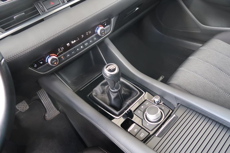Mazda 6 WGN 2,0 G165 360°kam., serv. - fotka 29 z 32