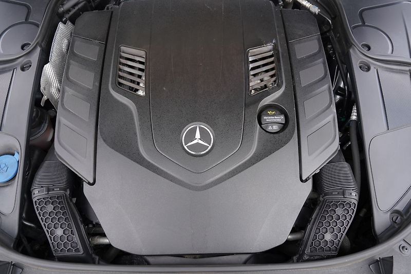 Mercedes-Benz Třídy S S560 4Matic V8 Designo/470PS - fotka 10 z 42