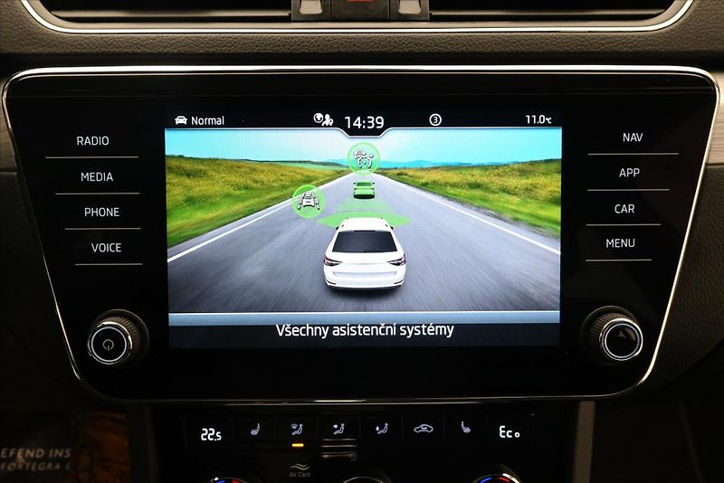 Škoda Superb 1,4 TSI iV 160KW DSG Ambition - fotka 19 z 31