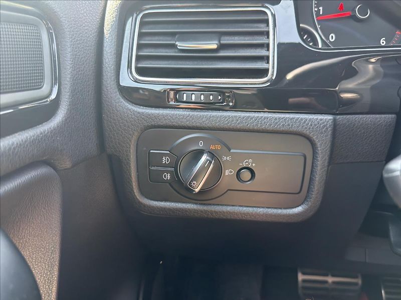 Volkswagen Touareg 3,0 TDi 180 Kw Highline tažné - fotka 31 z 38
