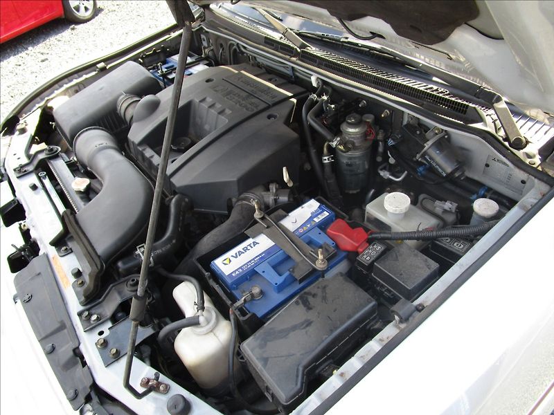 Mitsubishi Pajero 3.2 Di-D, 4x4, aut. klima, 7 m - fotka 52 z 54