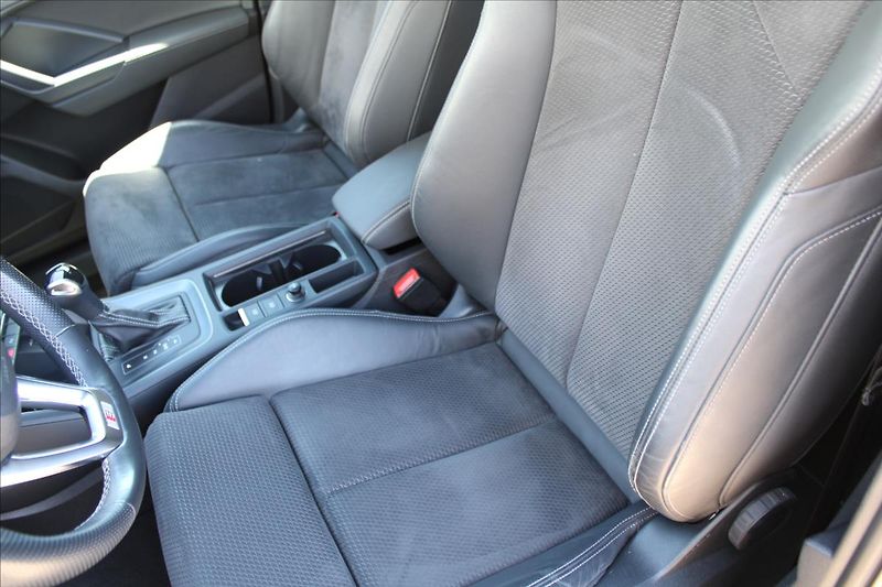 Audi Q3 2,0 TFSI  DPH,A/T,4x4,S-LINE - fotka 25 z 35