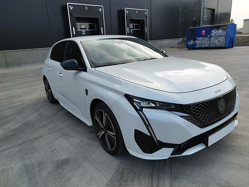 Peugeot 308 GT,PURE TECH 1.2i,96KW, 6900KM - fotka 1 z 36