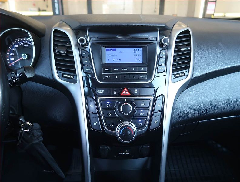 Hyundai i30 (2014) 1.6 MPI, Serv.kniha, Tempomat - fotka 12 z 16