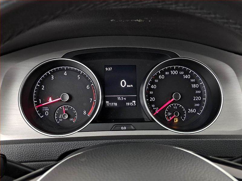 Volkswagen Golf (2016) 1.2 TSI, Serv.kniha, Tempomat - fotka 11 z 16