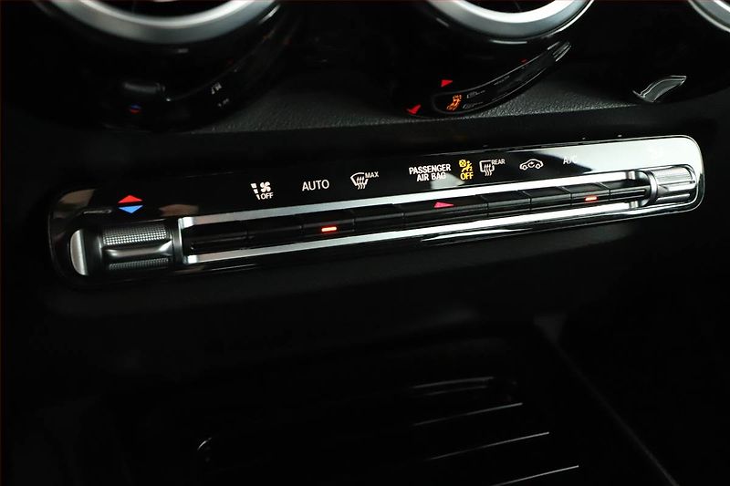 Mercedes-Benz GLB (2023) 200 - fotka 17 z 22