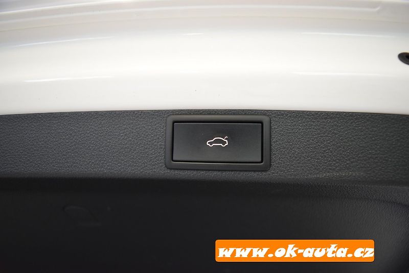 Škoda Octavia 2.0 TDI STYLE PLUS MATRIX DSG  - fotka 32 z 77